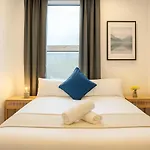 2 Bedroom Apartment Near City Centre, Uni & Parks!