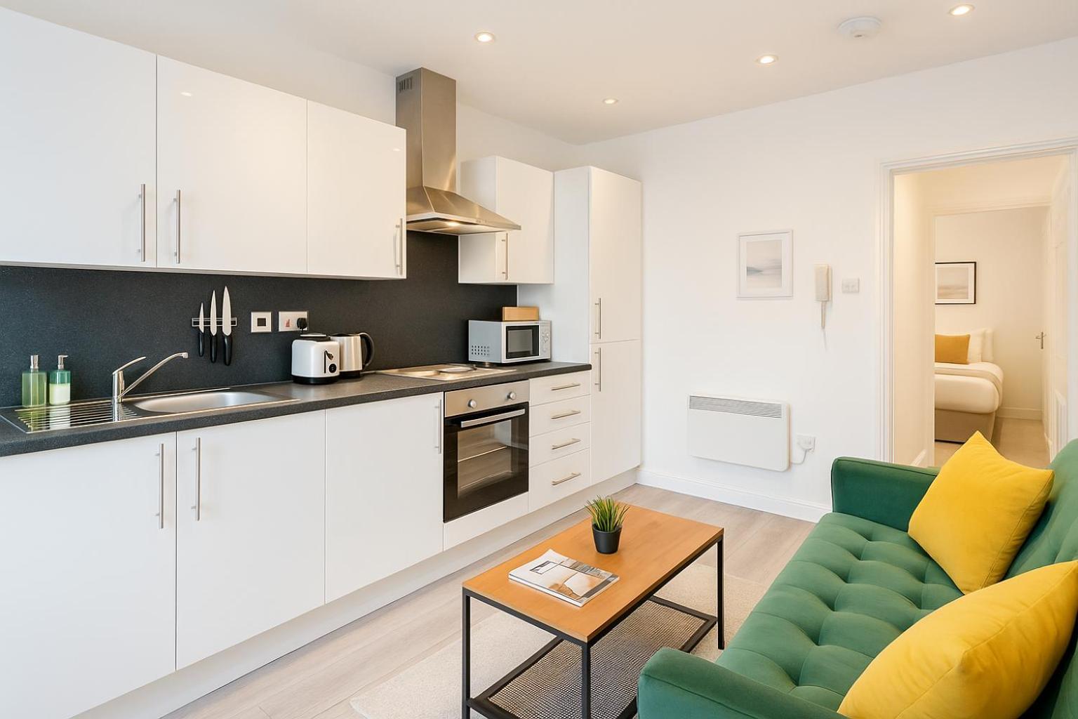2 Bedroom Near Centre, Uni & Parks! Apartment *